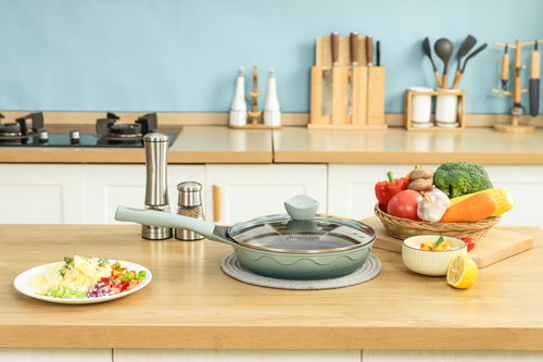 廚房彩色平底煎鍋 廚具美學(xué)與功能的完美融合